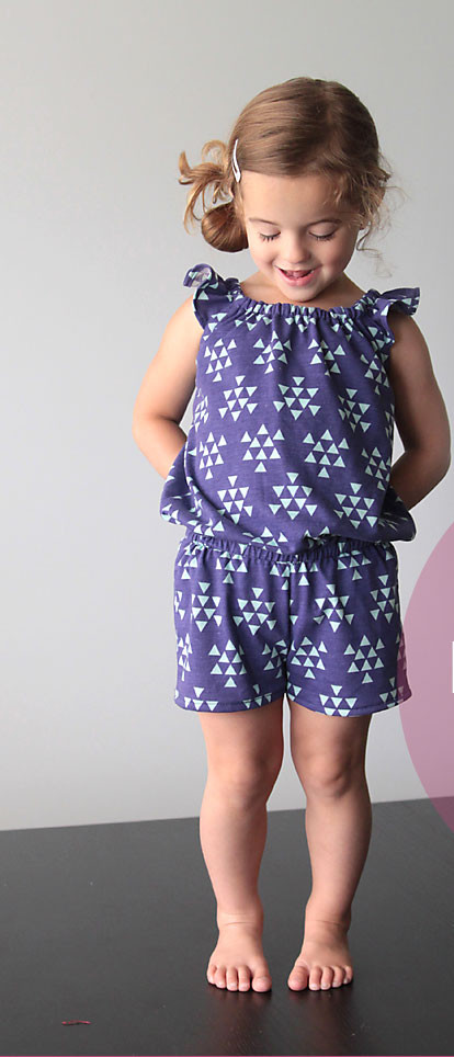 https://www.janome.fr/img/cms/Couture%20patrons%20gratuits%20v%C3%AAtements%20femme/flutter-sleeve-romper-free-pattern-girls-sewing-how-to-sew.jpg