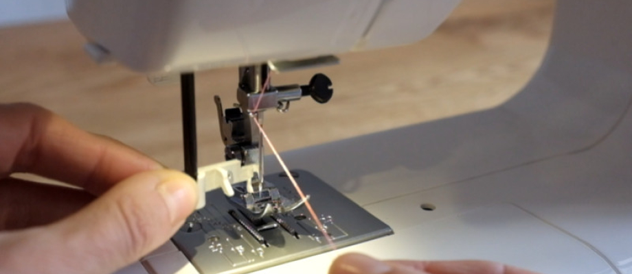 L'enfilage sur la JANOME Magenta 43 : toutes les étapes en vidéos !
