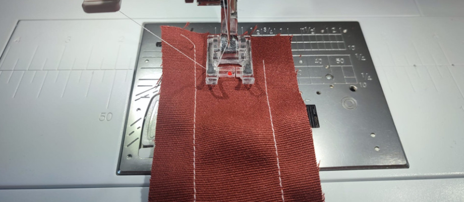 Utiliser le coupe fil comme reteneur de fil en début de couture