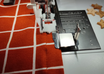 Réaliser des boutonnières sur un tissu extensible